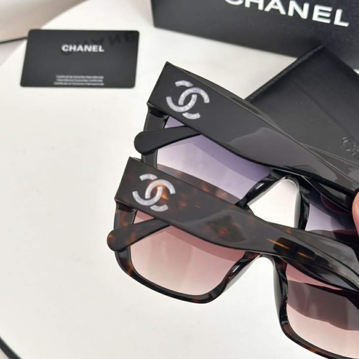 Picture of Chanel Sunglasses _SKUfw76720536fw
